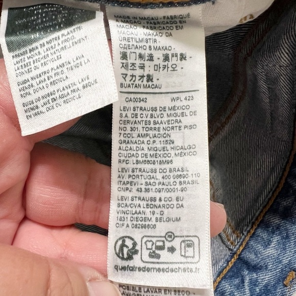 Levis Womens 501 Original Fit Selvedge Distressed High Rise Straight Fit Jeans - Picture 9 of 14